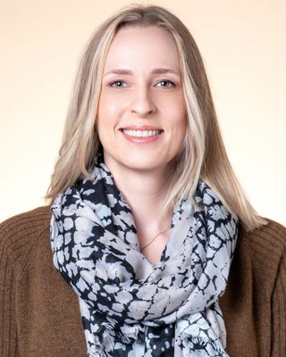 Photo of Erin Bince, Registered Psychotherapist in Mississauga, ON