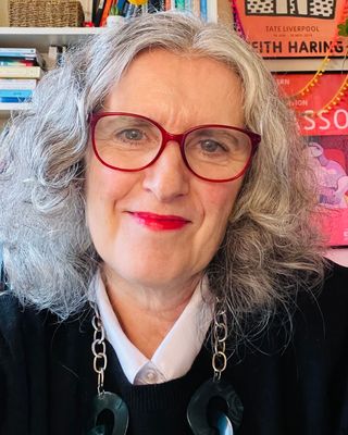 Photo of Fiona Fitzpatrick, Psychotherapist, MA, HCPC-Art Therap.