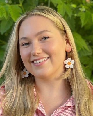 Photo of Lindsay Stenzel - Lindsay Stenzel with Play Therapy Connection, MSW, LCSW, Clinical Social Work/Therapist