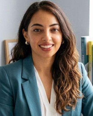 Photo of Dr Soha Daru, Psychologist, DCounsPsych, HCPC - Couns. Psych.