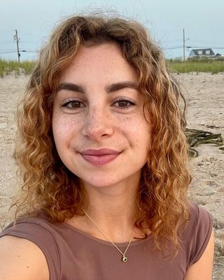 Photo of Nina Oleynikov, Pre-Licensed Professional