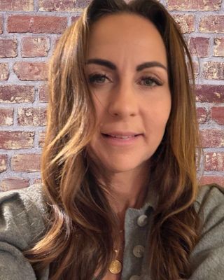 Photo of Kimberly Lorna Shin, Licensed Professional Clinical Counselor, MA, LPCC, ATR-BC