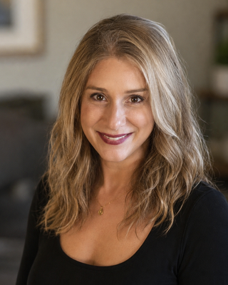 Photo of Stav Bennett, Licensed Professional Clinical Mental Health Counselor, LPCMH