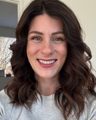 Photo of Shannon Azzarello, Registered Psychotherapist, RP, EMDR, CCPS
