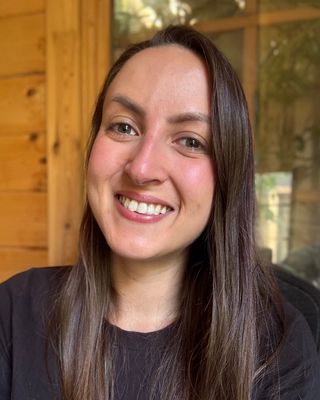 Photo of Ro Moëd, Psychotherapist, UKCP Trainee