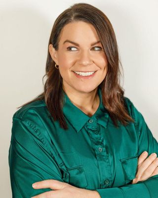 Photo of Courtney L Cook, Psychologist, PhD, HSP