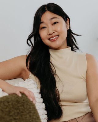 Photo of Victoria Kim, Registered Psychotherapist (Qualifying)