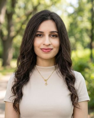 Photo of Momna Sajid, Registered Psychotherapist (Qualifying), MACP