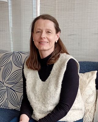 Photo of Helen Travis- McGhee, Psychotherapist, MA, MUKCP