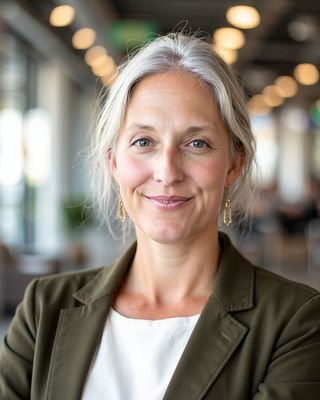 Photo of Leslie Vriesman, Marriage & Family Therapist, MS, LMFT