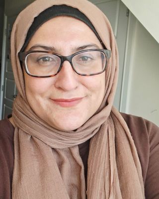 Photo of Alyia Hanif, Psychotherapist, UKCP Trainee