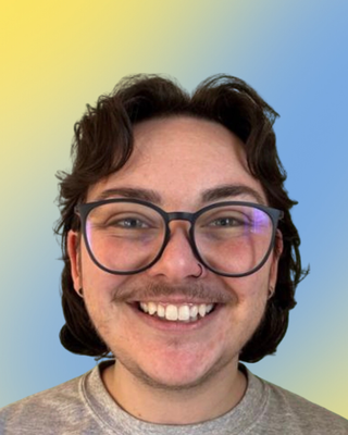 Photo of Mak Mackie, Registered Psychotherapist (Qualifying), MA, RP(q), CCC