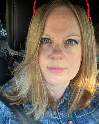 Photo of Julie Fraser, Psychotherapist, MSc, MBACP