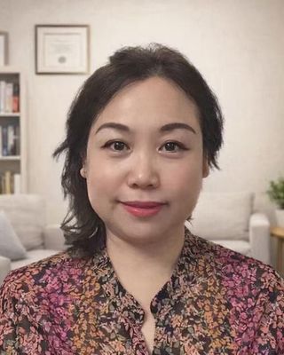 Photo of Dehong Hu, Clinical Social Work/Therapist, LCSW, RN