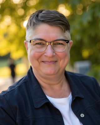 Photo of Suz Foretich, Clinical Social Work/Therapist, MSW, LICSW