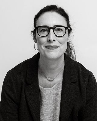 Photo of Francesca Venning, Psychotherapist, MSc, MBACP