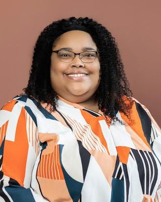 Photo of Avenn Benton, Pre-Licensed Professional, LLMSW