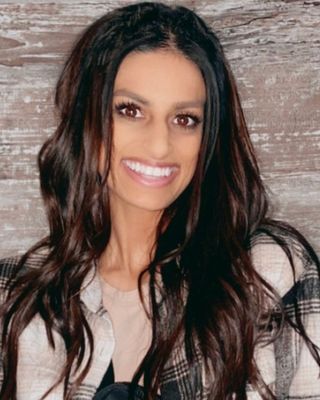 Photo of Namira Dossa, Registered Provisional Psychologist in T8N, AB