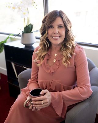 Photo of Lindsey MacDonald, Counsellor, RCT-C, CCC, MEd, BEd