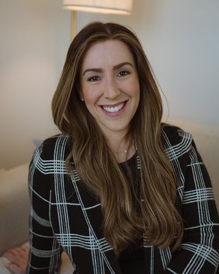 Photo of Chana (Cb) Eisner, Registered Clinical Social Worker Intern, CST, RCSWI, MSW, EMDR