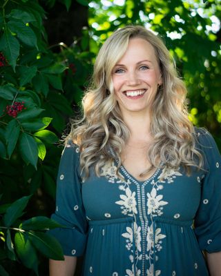 Photo of Ania Malewicz, Clinical Social Work/Therapist, MSW, A LICSW