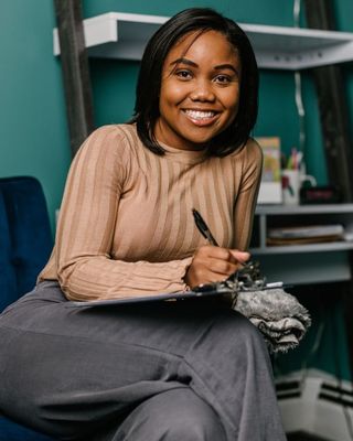 Photo of Eboni Aisha Gadson, Clinical Social Work/Therapist, MSW, LCSW