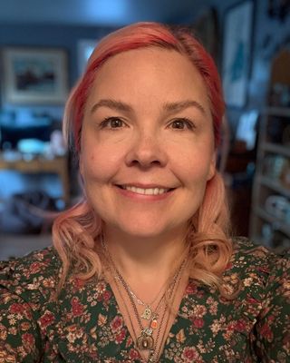 Photo of Amy Leigh, Registered Social Worker, MSW, RSW, DVATI, RCAT, BAPsych, BA BSW