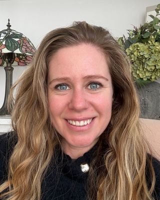 Photo of Alexia Lonnoy, Psychotherapist, MSc, MUKCP
