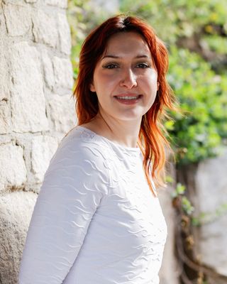 Photo of Emma Louise Graviss, Clinical Social Work/Therapist, CSW, MSW