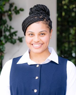 Photo of Haillē Washington, Pre-Licensed Professional, MSW