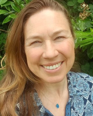 Photo of Tiffany Arnold, Psychotherapist, MA, HCPC-Art Therap.