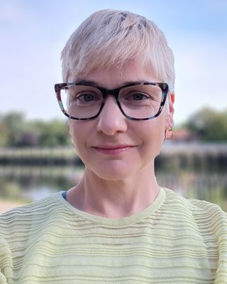 Photo of Cara Johnston, Psychotherapist, MSc, UKCP Trainee