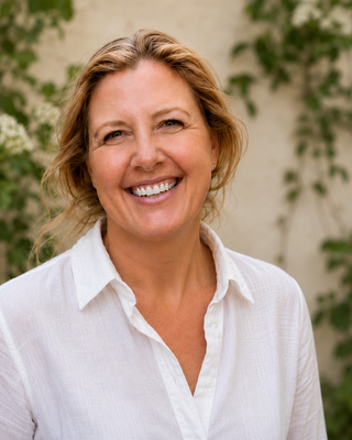 Photo of Alicia Halls, Counsellor, MA, ACA-L3