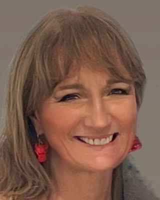Photo of Maria Teresa Hernandez, Registered Psychotherapist, RP, RCAT