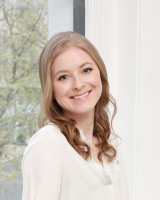 Photo of Dr. Kate Gibb, MBChB, BMedSci, MSc, RTT®, CHyp