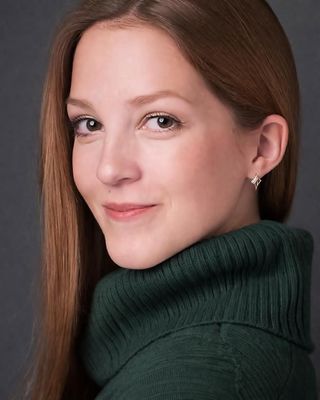 Photo of Elizabeth Eichler, Registered Psychotherapist, MACP, MSc, CCTS-I