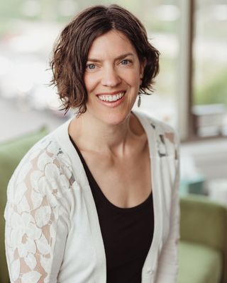 Photo of Jen Miranda Rodrigues, Marriage & Family Therapist, MS, MFT-IT