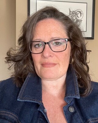 Photo of Leah Fischer, Registered Provisional Psychologist in Alberta