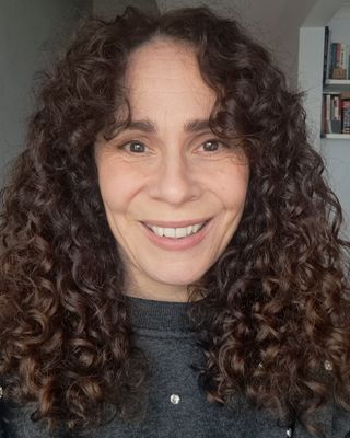 Photo of Joanne Wainer, Psychotherapist, MA, MBACP Accred