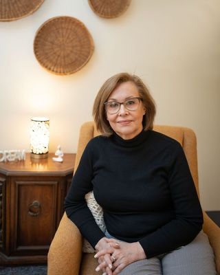 Photo of Robin Huebner, Clinical Social Work/Therapist, LICSWS