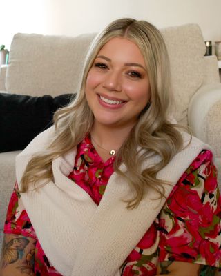 Photo of Ashley Bloomberg, Marriage & Family Therapist, MS, LMFT