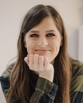 Photo of Melody Graham Flores, Registered Psychotherapist (Qualifying), AT, ExAT