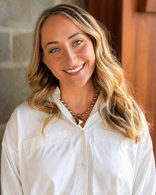 Photo of Lindsay Schwartz, Registered Mental Health Counselor Intern, MEd, RMHC-I, NCC