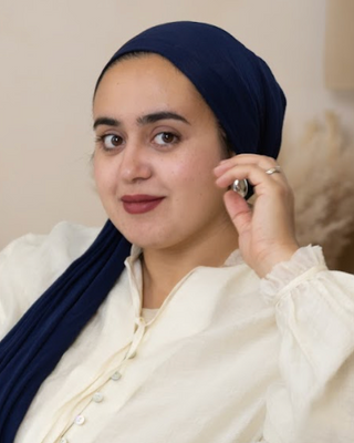 Photo of Oumaima Meddeb, Registered Psychotherapist (Qualifying)