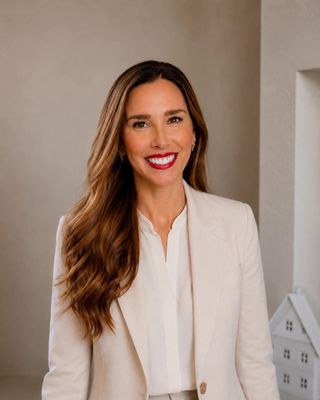Photo of Dr. Sarah Auer, Psychologist, PhD