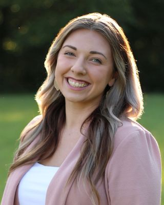 Photo of Senneca Davis, Clinical Social Work/Therapist, MSW, LGSW