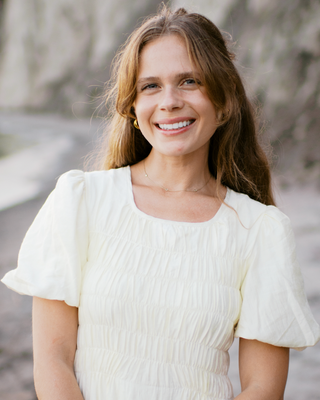 Photo of Carly Nicoloff, Registered Psychotherapist (Qualifying), MA, BA