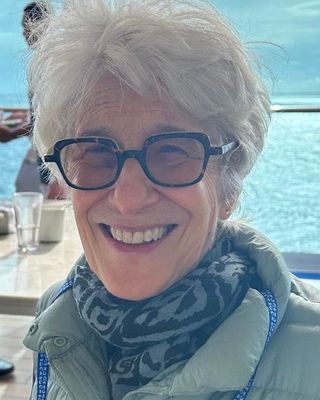 Photo of Lynne Kwalwasser, Licensed Psychoanalyst, PhD