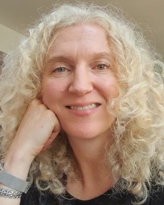 Photo of Julia Hanson