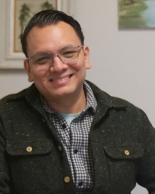 Photo of Enrique Alvarez, Pre-Licensed Professional, MA, LMHCA